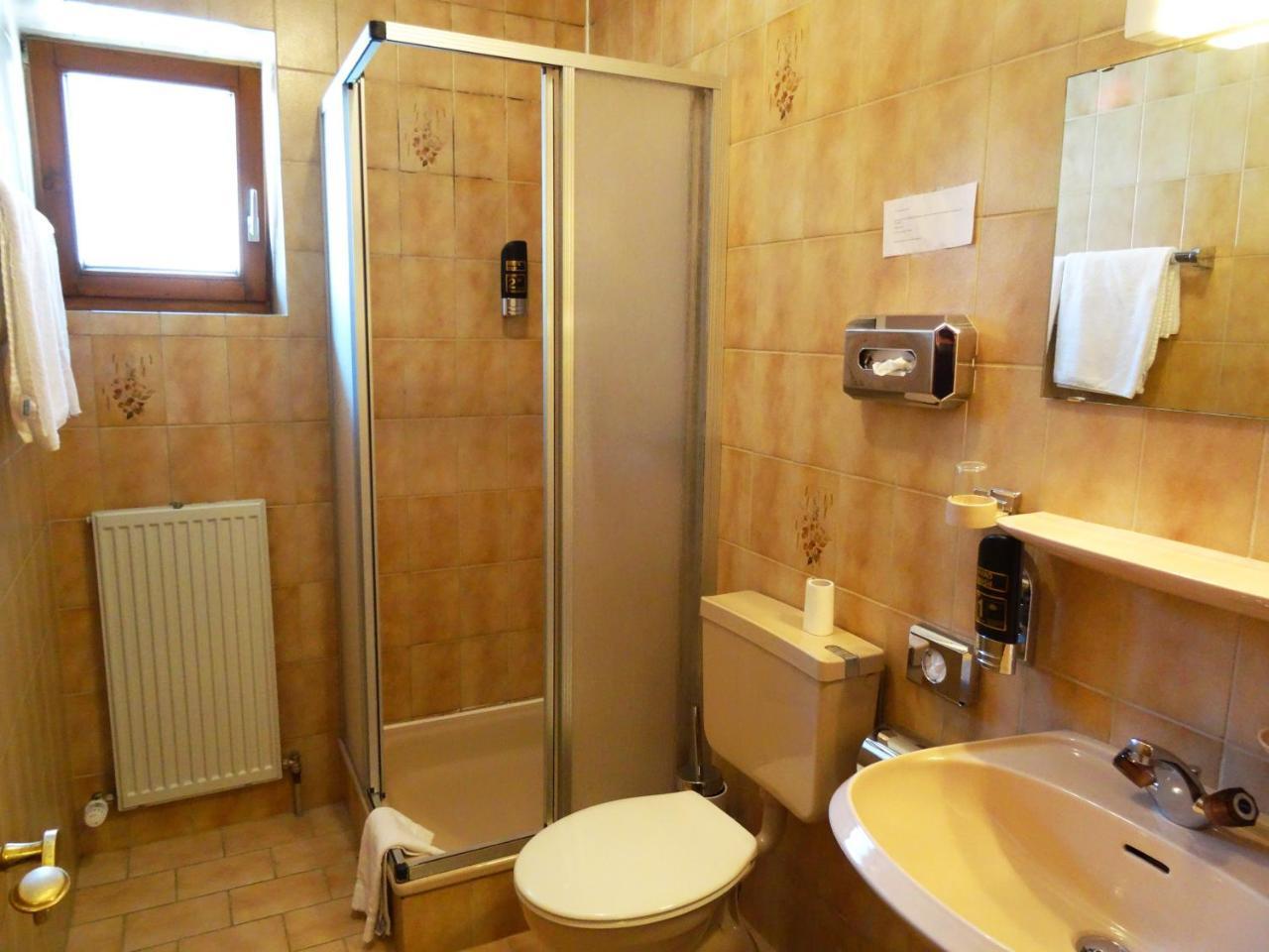 Hotel Gasthof Forelle Зигсдорф Екстериор снимка