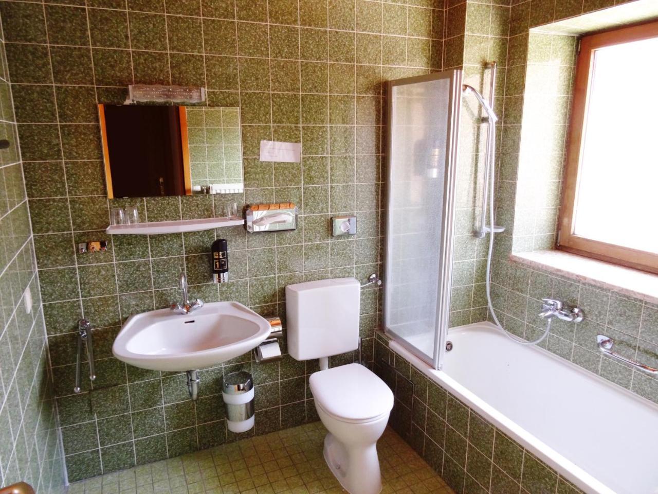 Hotel Gasthof Forelle Зигсдорф Екстериор снимка