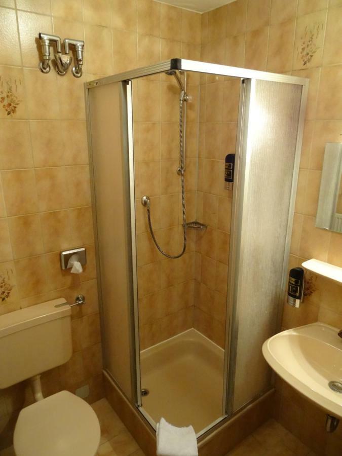 Hotel Gasthof Forelle Зигсдорф Екстериор снимка